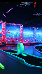 Schwarzlicht-Minigolf für 2 Personen – Bild 2
