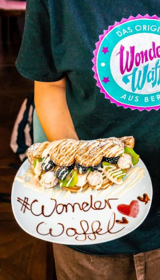 2 Wonderwaffeln mit Heißgetränken