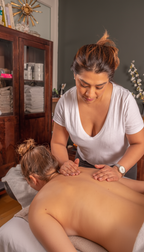 Rosenblüten Ganzkörpermassage &amp; Gesichtsbehandlung