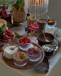 Frühstücks- und Brunchbuffet bei LALA Smashburger Frankfurt mit Müsli, Joghurt, Früchten, Nüssen und Toppings in stilvoller Präsentation