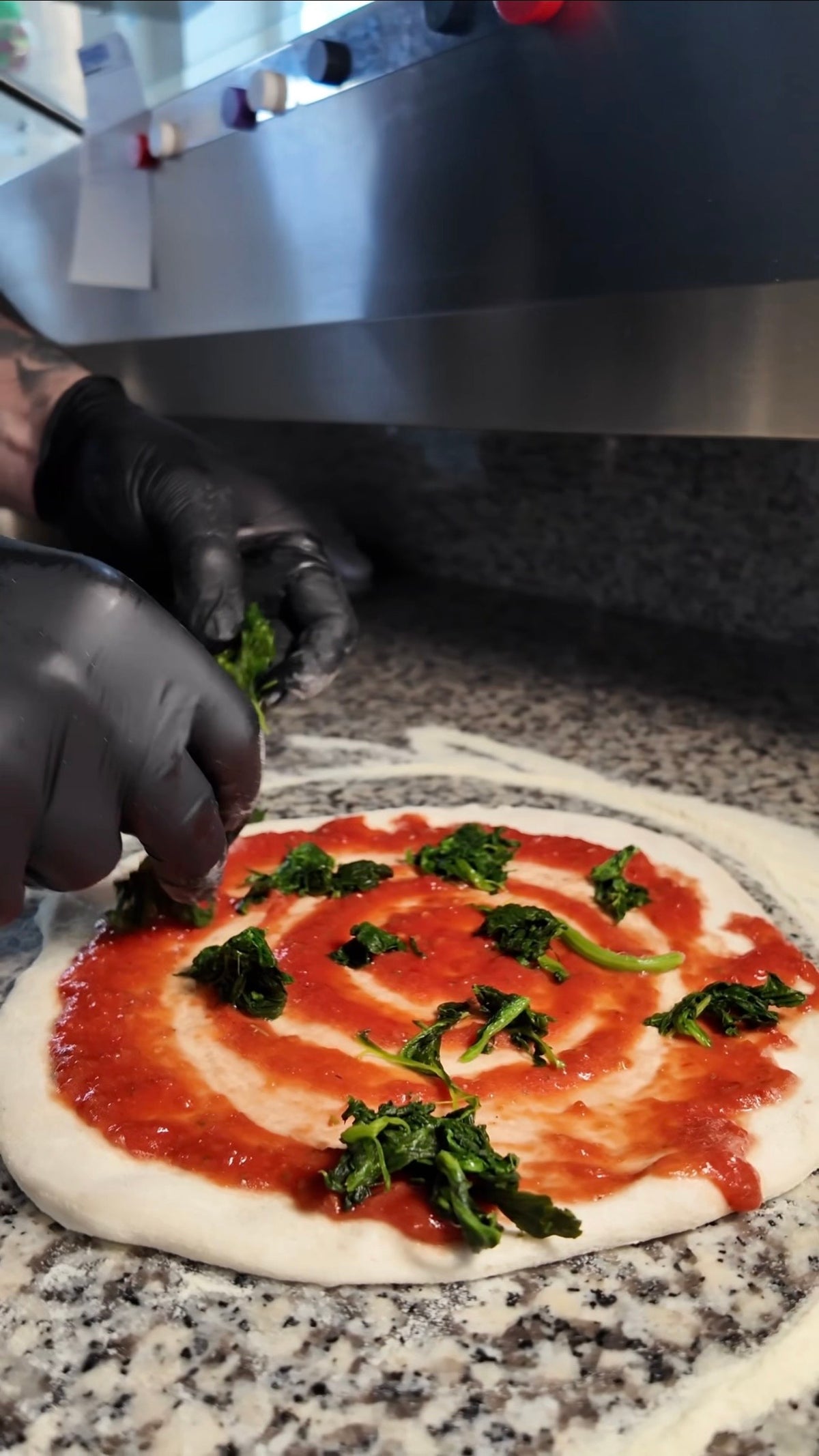 Pizza mit Dip &amp; Tiramisu für 2 Personen