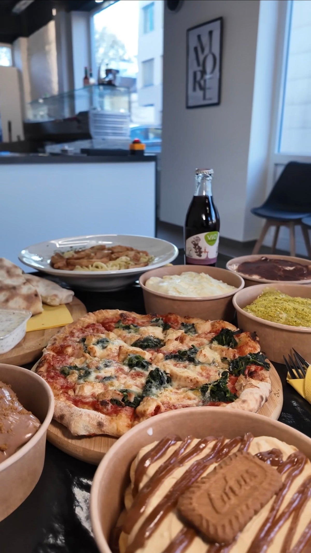 Pizza mit Dip &amp; Tiramisu für 2 Personen
