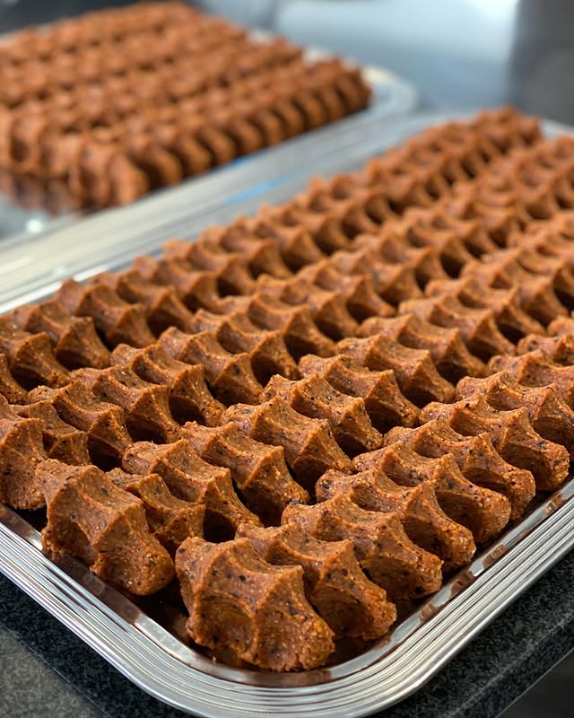 Cigköfte Teller, Ayran &amp; Baklava für 2 Personen