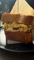 Egg Drop Sandwich & Getränk