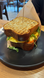 Egg Drop Sandwich & Getränk