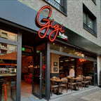 Moderne Außenansicht des italienischen Restaurants Gigi in Köln mit stilvoller Terrasse und einladender Atmosphäre