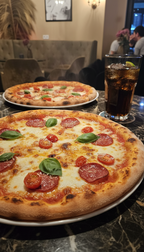 2 Pizzen & Softdrinks nach Wahl