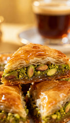 Baklava Mix Box (20 Stück) und Heißgetränk