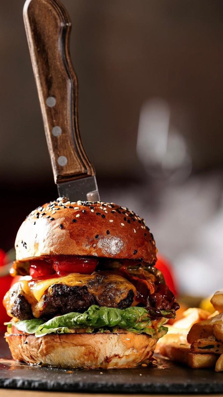 Tartufo Burger mit Süßkartoffelpommes für 2 Personen