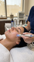 Aquafacial mit Lichttherapie