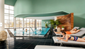 Day Spa im Alma Spa Frankfurt – moderner Innenpool mit Loungebereich, Liegen und entspannter Wellness Atmosphäre