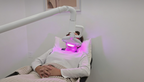 Zahnaufhellung bei Beve Beauty Hanau – kosmetisches Zahnbleaching mit LED Licht zur Aufhellung der Zähne für ein strahlenderes Lächeln