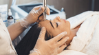 Microneedling bei Beve Beauty Hanau – professionelle Gesichtsbehandlung zur Anregung der Hauterneuerung und Verfeinerung des Hautbildes mit moderner Needling Technologie