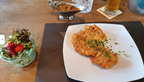 Jägerschnitzel mit Salat
