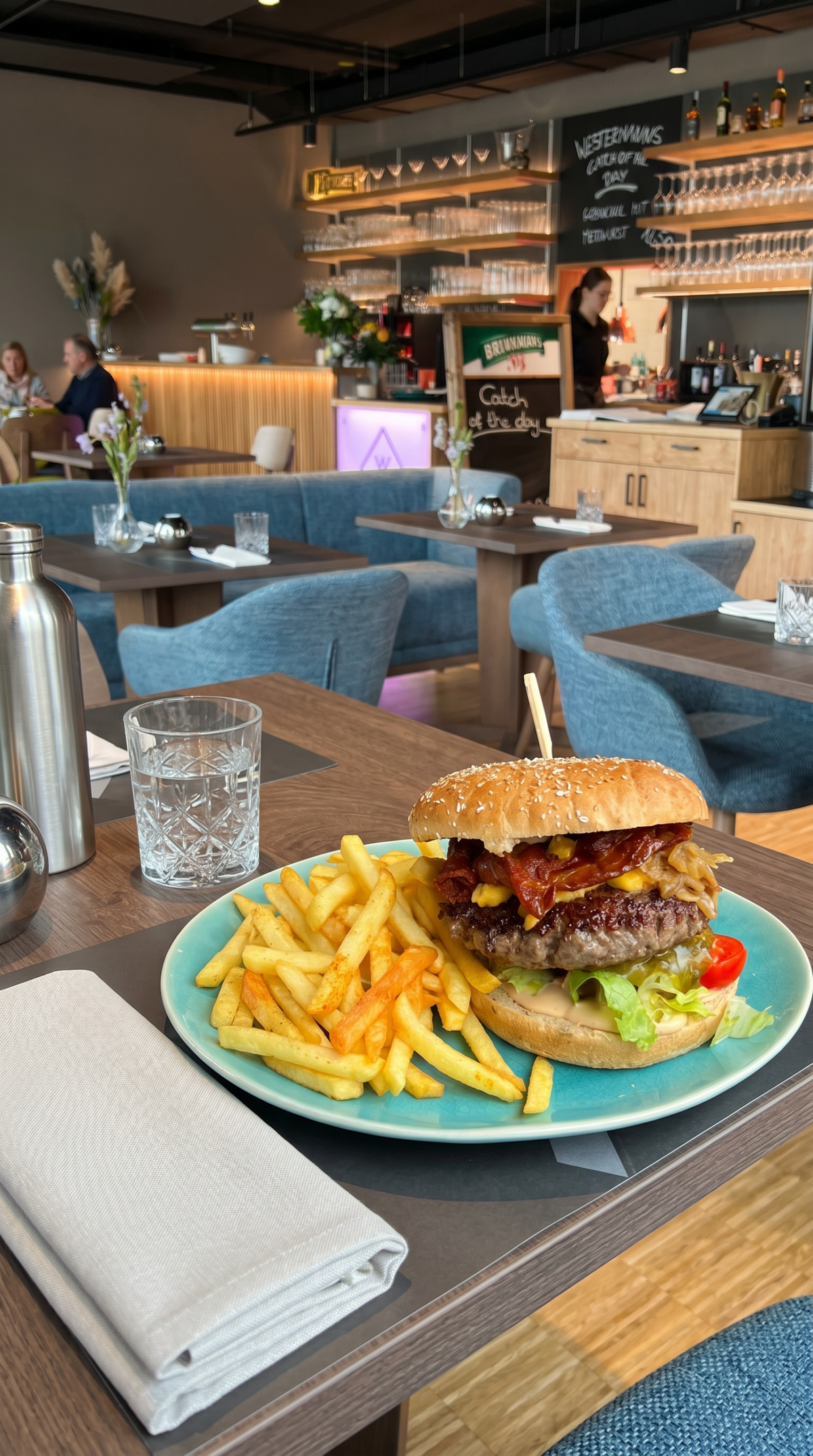 Burger Menü mit Salat