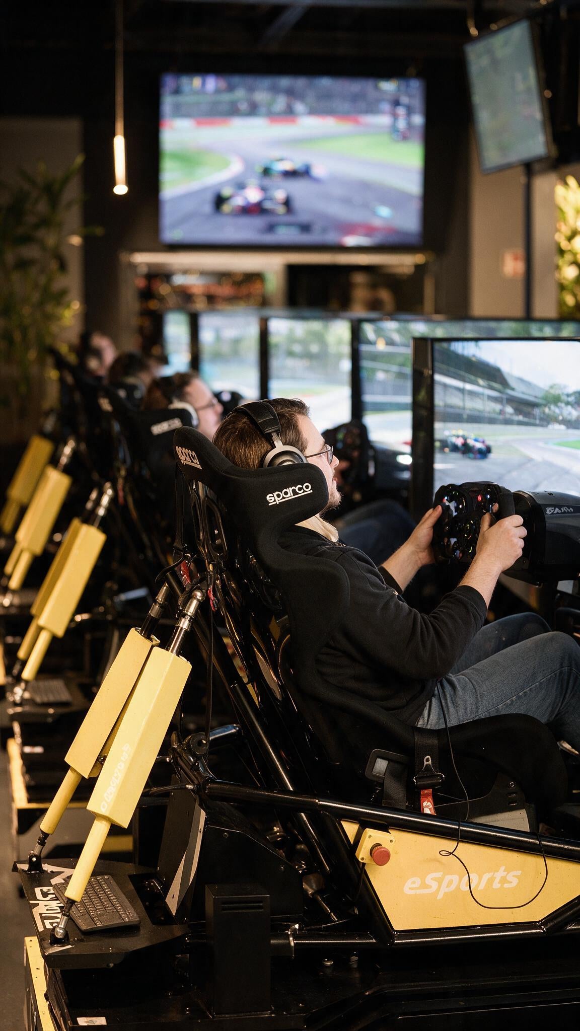 20 Min. Full-Motion Rennsimulator