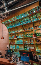 Moderne Bar mit bunt beleuchteter Decke und gut sortierten Flaschen in Wiesbaden
