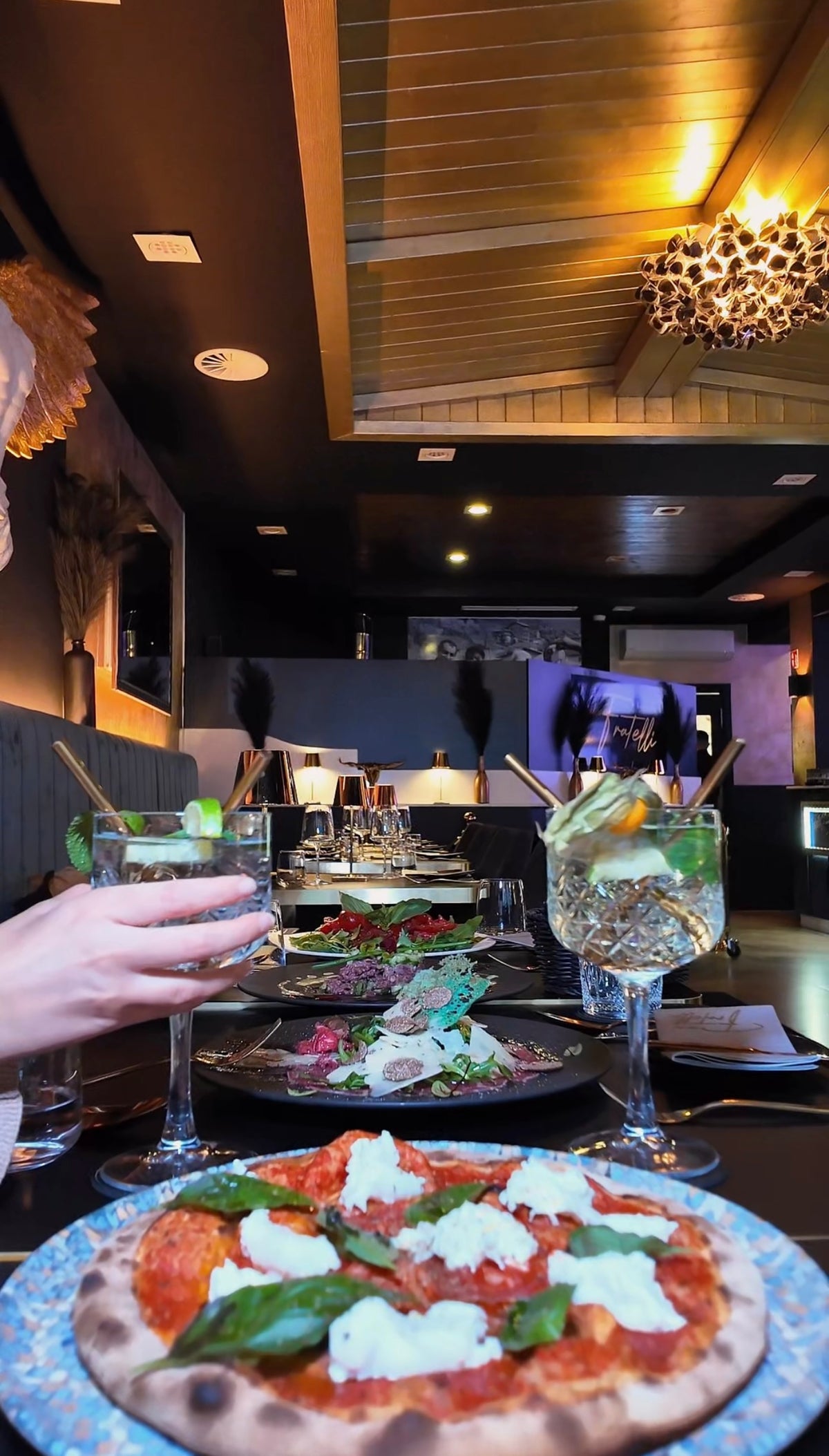 Elegantes Abendessen mit Cocktails und italienischen Speisen im stilvollen Ambiente des Ristorante Fratelli Bottrop