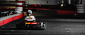 Go-Kart-Fahrer von hinten auf der Indoor-Strecke bei Highway Kart Racing Dortmund