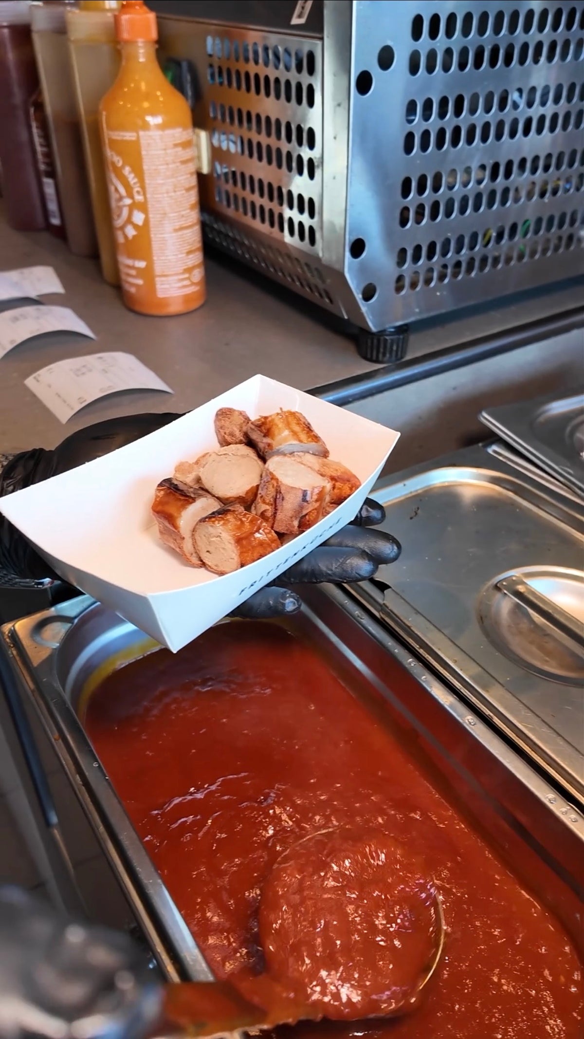 2x Currywurst Pommes mit Sauce nach Wahl
