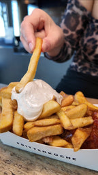 2x Currywurst Pommes mit Sauce nach Wahl