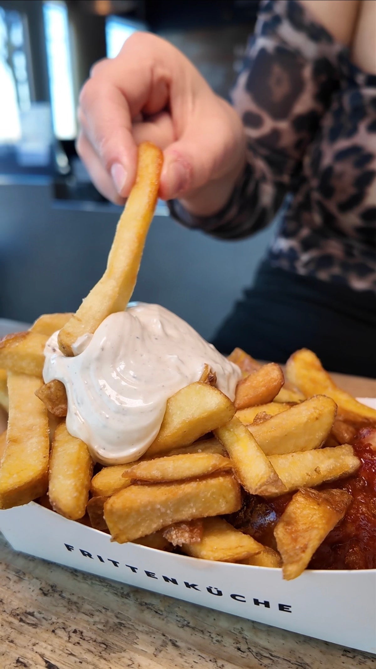 2x Currywurst Pommes mit Sauce nach Wahl