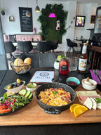 Reichhaltiger Brunch mit Rührei, Obst, Aufstrichen und frischem Brot bei „Die Brunchery“ in Dortmund