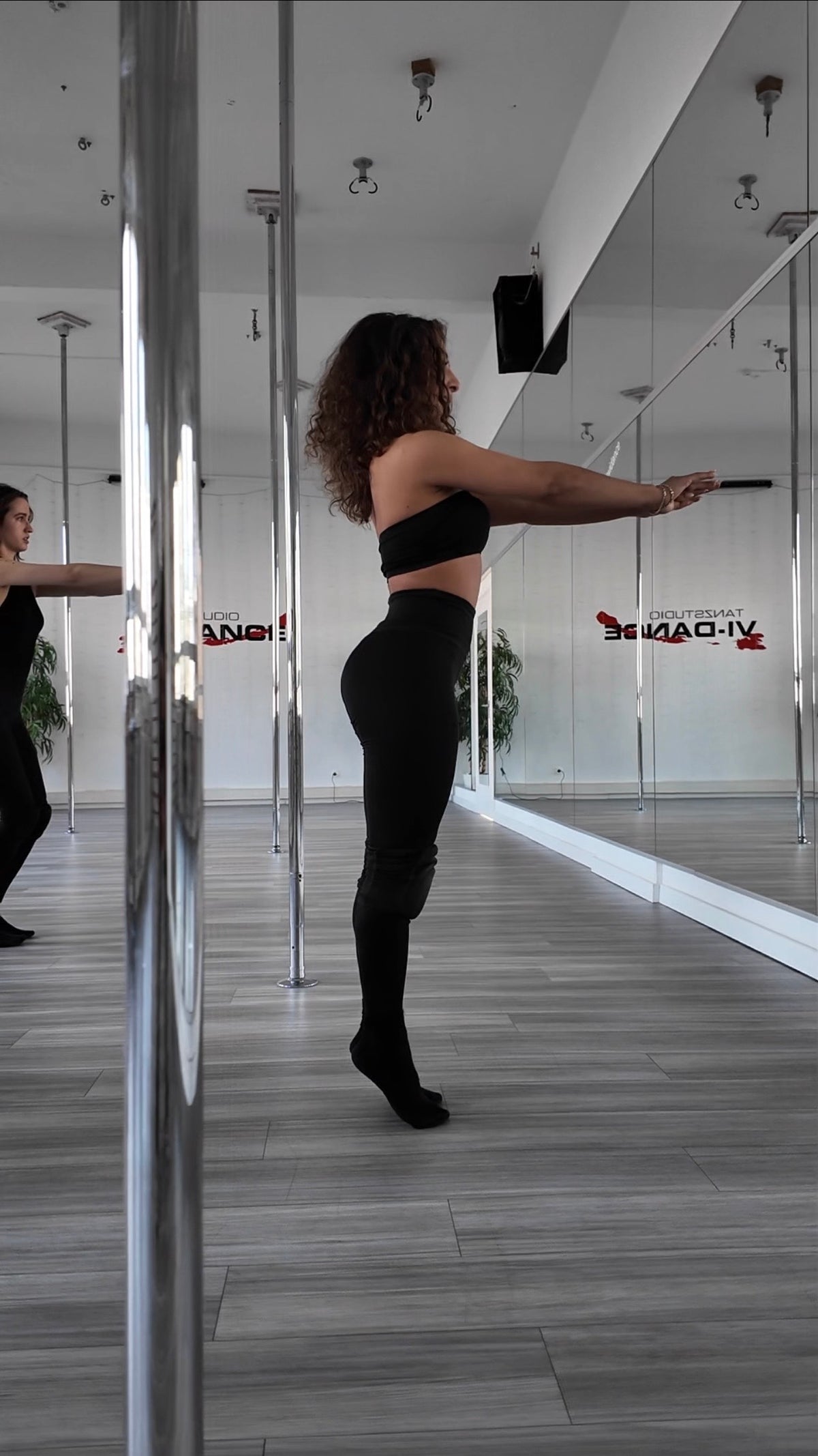 50-minütiger Stretching oder Poledance Schnupperkurs
