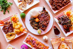 Bunte indische Grillplatte mit Fleisch, Saucen, Brot und Gemüse im Restaurant Haweli Berlin