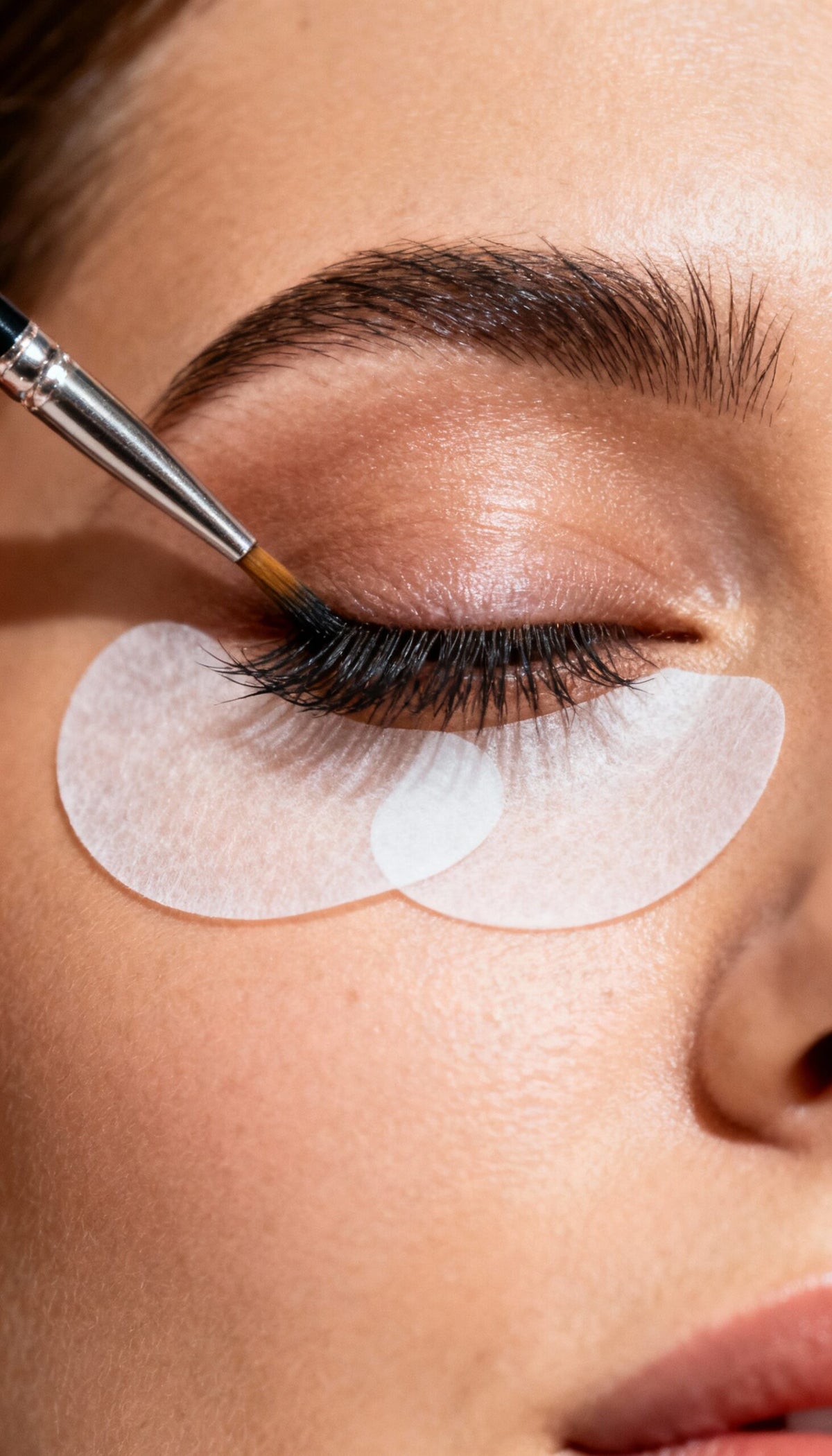 Augenbrauen- und Wimpernfärbung
