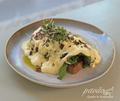 Egg Benedict und Heißgetränk