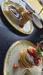 Pancakes oder French Toast &amp; Heißgetränk für 2 Personen