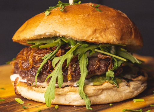 2 Burger mit Beilagen &amp; Dips