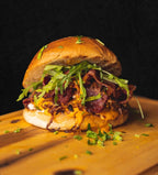2 Burger mit Beilagen &amp; Dips
