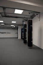 Reformer Pilates oder Kickboxen für Frauen