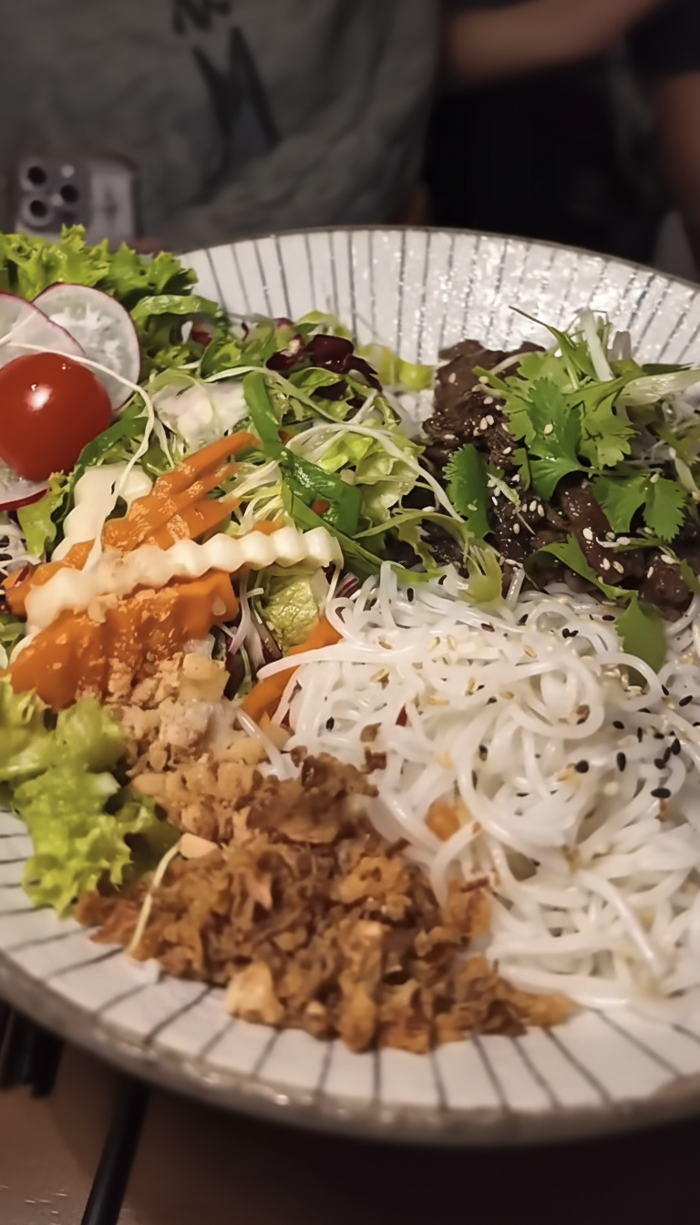 2 Wok Gerichte &amp; hausgemachte Drinks nach Wahl